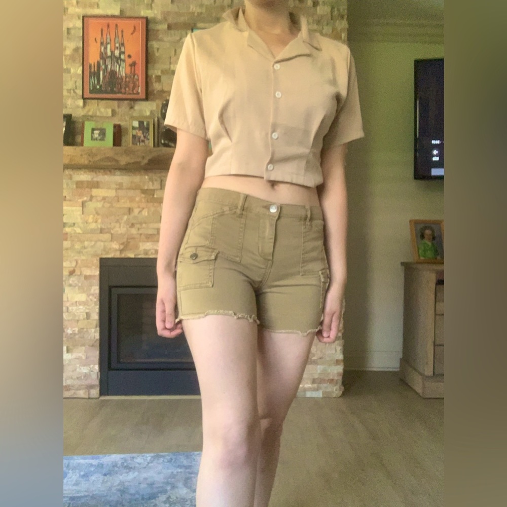 Cute Cargo khaki shorts